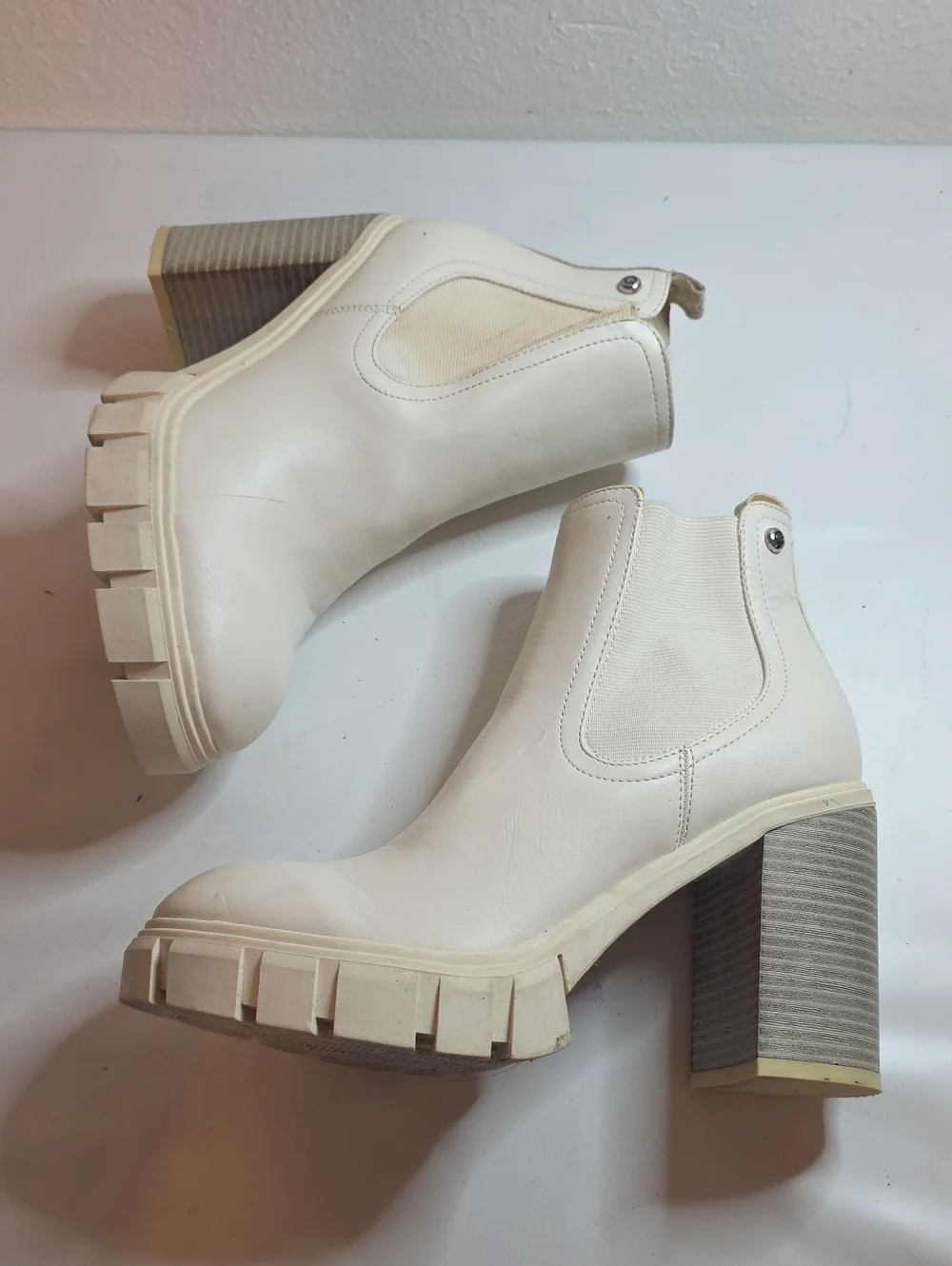 GBG KEONA PLATFORM CHELSEA DISTRESSED BOOTS STACKED HEELS LADIES  7.5 GUC